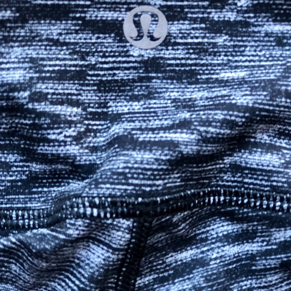 Lululemon Cropped Leggings Size 2 - Picture 6 of 6